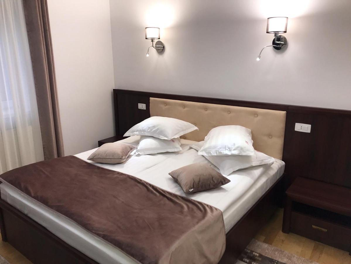 ホテル Casa Pino ブラショフ エクステリア 写真