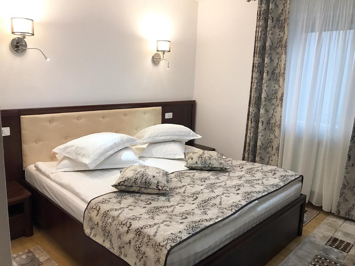 ホテル Casa Pino ブラショフ エクステリア 写真